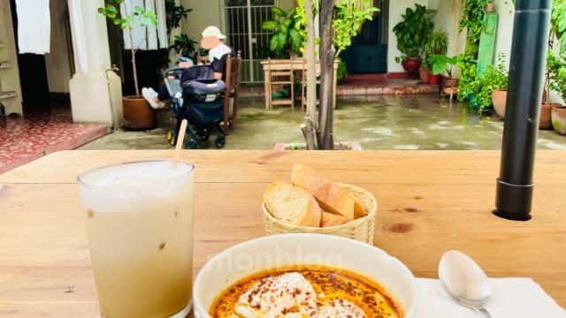 オアハカコーヒーがおいしい作業カフェ「Marito & Moglie Café」(筆者撮影)