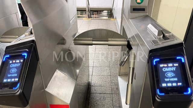 NYの地下鉄の改札(筆者撮影)