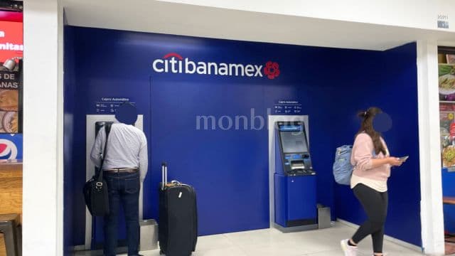 メキシコシティ国際空港ターミナル1のCitibanamex ATMにて両替(筆者撮影)