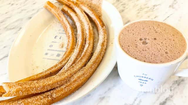 エルモロのチュロスとホットチョコのセット:125ペソカードで支払い(筆者撮影)