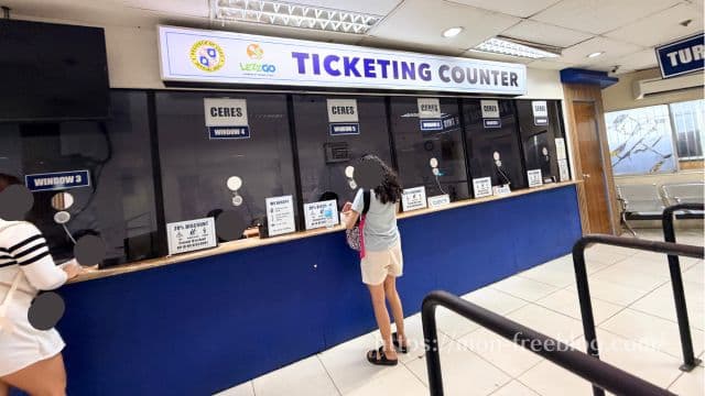 カワサン滝行きのバスチケット売り場セブサウスバスターミナル（筆者撮影）